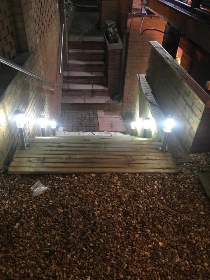 Hot Tub Hide Away Near Alton Towers Staffordshire Cheddleton Exterior photo